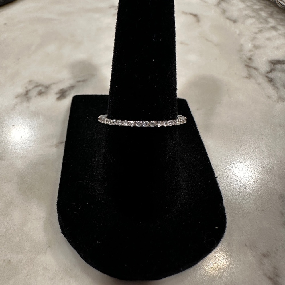 Elegant Sterling Silver 1.5mm CZ Ring